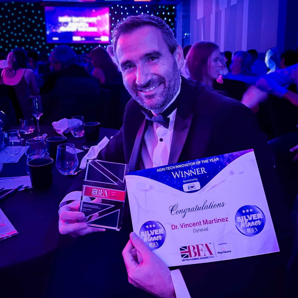 🎉 Dr. Vincent Martinez, CSO at @dyneval , has just won Silver for the Agri-tech Innovator of the Year at the #BritishFarmingAwards2023 for developing the super-smart technology underpinning the #Dynescan semen analyser. It is great to see his work has been recognised. #BFA23