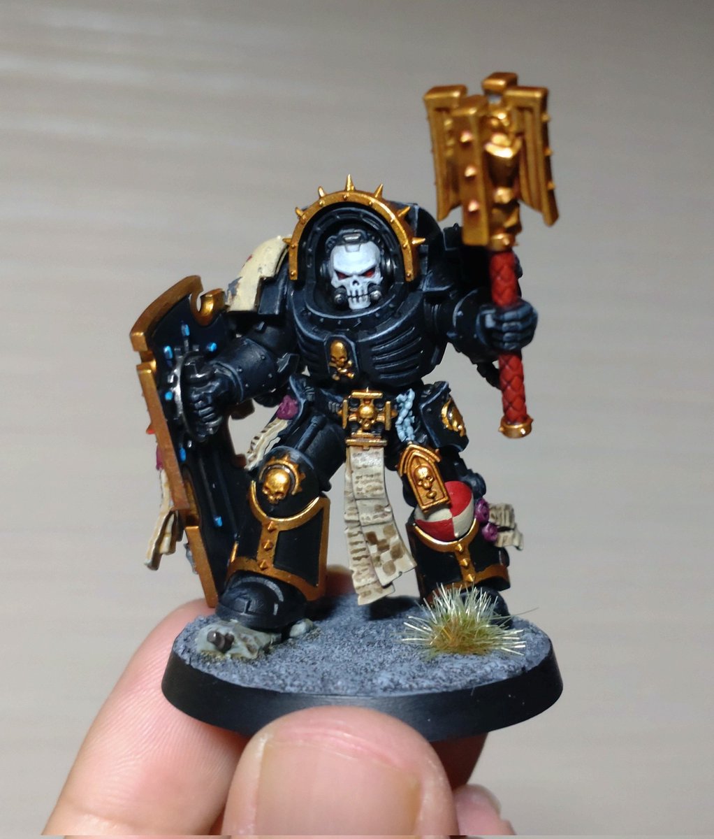 6SDI2pwhd4ammaA's tweet image. チャプレイン ターミネイターアーマー装備完成!!
デスウイング仕様で塗装しました。
【致命的ダメージ】に対する【痛みを知らぬ者４＋】を合流先に付与する強キャラです。格好良いし、持っていて損のないキットなので、オススメです!
#chaplain　#terminator
#チャプレイン　#warhammer