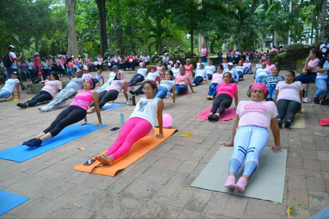 Cientos de mujeres decidieron participar en esta jornada de concienciación sobre la prevención del Cáncer de Mama… Una actividad en la que tuvimos como premisa la detección temprana de la enfermedad y la prevención a través de un mejor estilo de vida..!