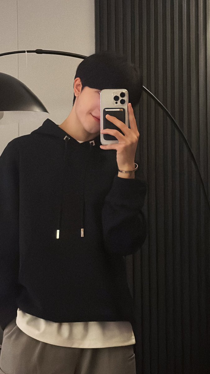 patrick_pppat's tweet photo. Morning , getting ready for school🔆 https://t.co/KDVa8QY3By
