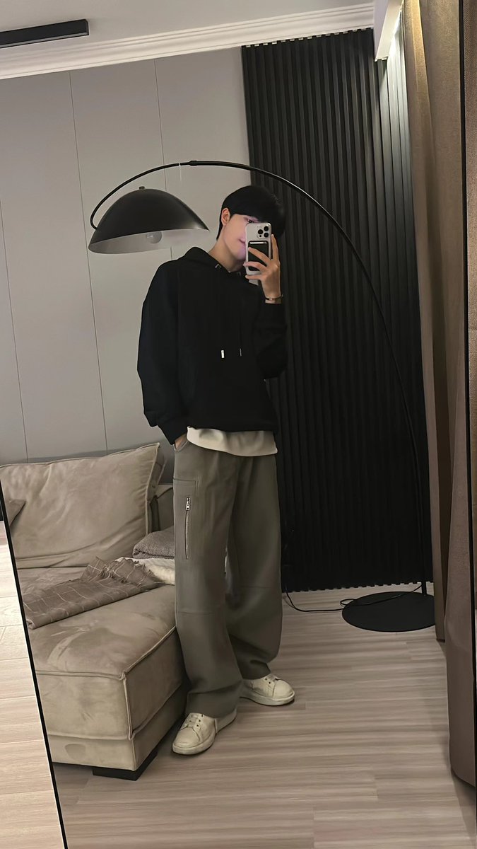 patrick_pppat's tweet photo. Morning , getting ready for school🔆 https://t.co/KDVa8QY3By