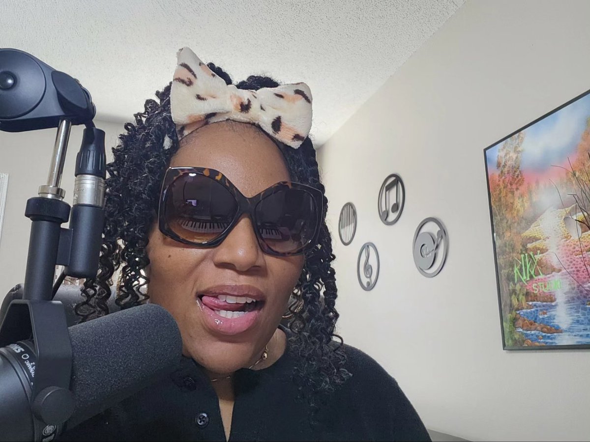 Hey SUPERSTAR 🙋‍♀️ ... Let's play FILL IN THE BLANK 🎯 

There is an  I _ _ _ _ _ _ _ _  M _ _  on your split sheet 🥴 

New eppie out neowww ‼️ [🔗🌳 n BIO] 👉🏼 ihearmoney.com