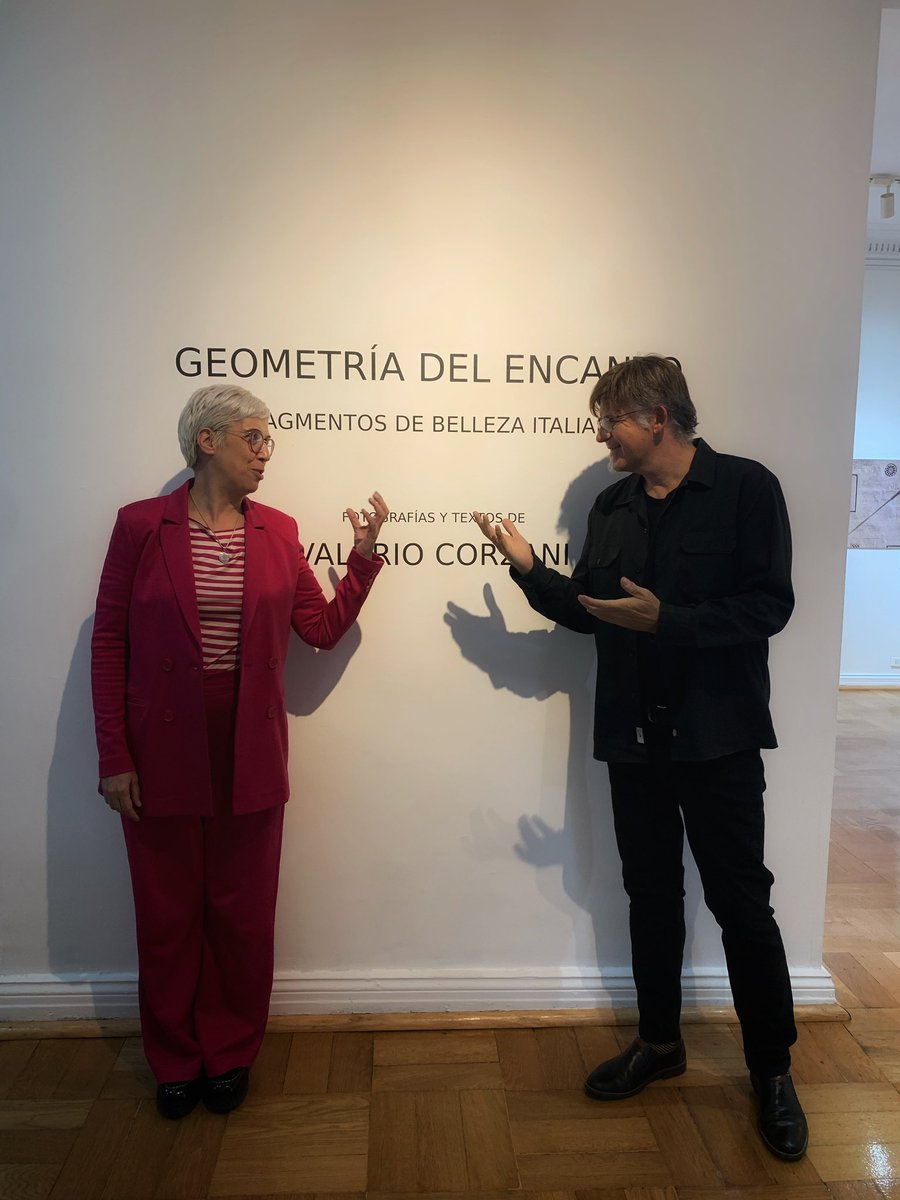 IICSantiagoCl's tweet photo. Inauguramos #expo “Geometría del encanto” de @ValerioCorzani, un viaje por las bellezas de #Italia 🇮🇹 a través de las geometrías escondidas e inusuales. Les esperamos para descubrirlas hasta el 30/11
#diplomaziaculturale #Slim23 https://t.co/cWvGEj0R0q