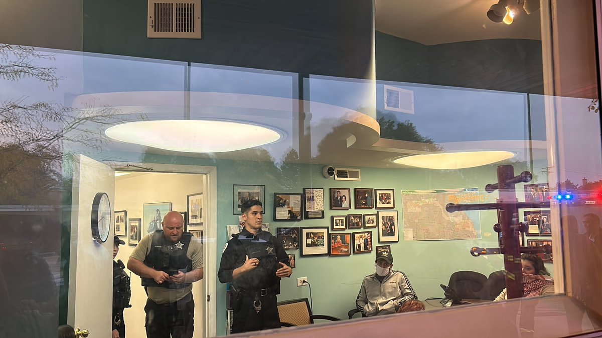 uspcn's tweet image. The “progressive” Jan Schakowsky is allowing for arrests to happen at HER office. Arrests of organizers demanding that Schakowsky sign Cori Bush’s revolution to end Israel’s war crimes on Gaza!