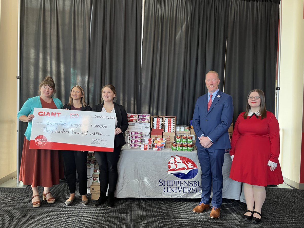 Together w/ our partners @GiantFoodStores @MartinsFoodMkts, we’re awarding $300,000 in grants to 60+ campuses (the largest one-time gift in our history)! We presented the first of many grants to @shippensburgU's pantry, Big Red’s Cupboard! Read more: swipehunger.org/giant