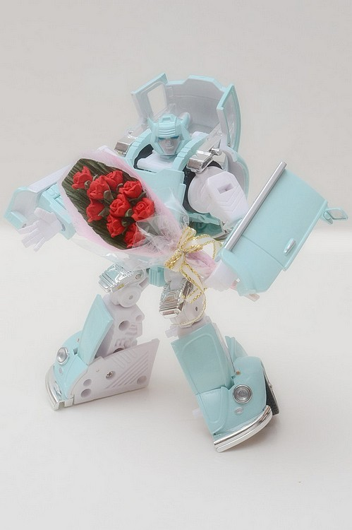 TFsearchposts's tweet image. Let's start things off with a post for my own personal gain: Art Feather Valentines day Bumblebees
They are pretty and they are Bumblebees and I wish to acquire them. If anyone knows where I could potentially procure them, please let me know!