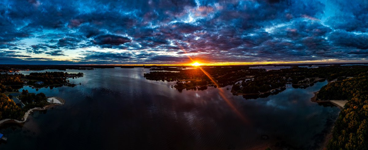 Golden Hour

📍Lake Norman, North Carolina