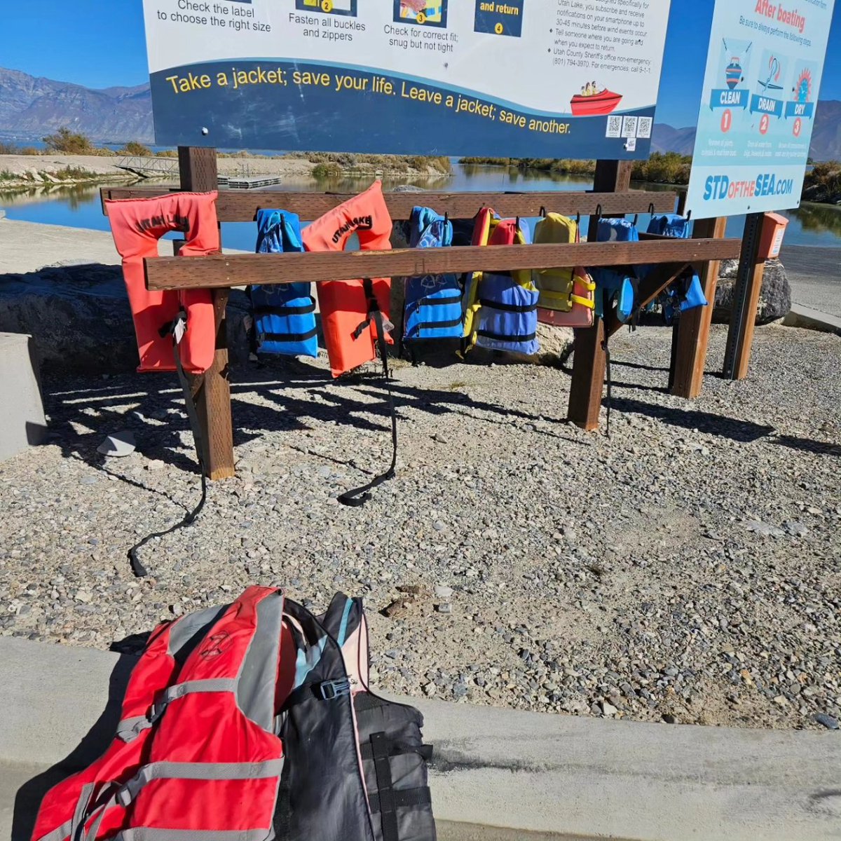 PaddlewithCare's tweet photo. Thank you whoever donated the life jackets at Lincoln Beach ๐
Can't believe Season 2 of the program is nearly over ๐ข The sun is still out so the jackets are staying out also but Winter is coming quick!
#utahlake #lifejacketloanerprogram https://t.co/0QpBc1kA6Q