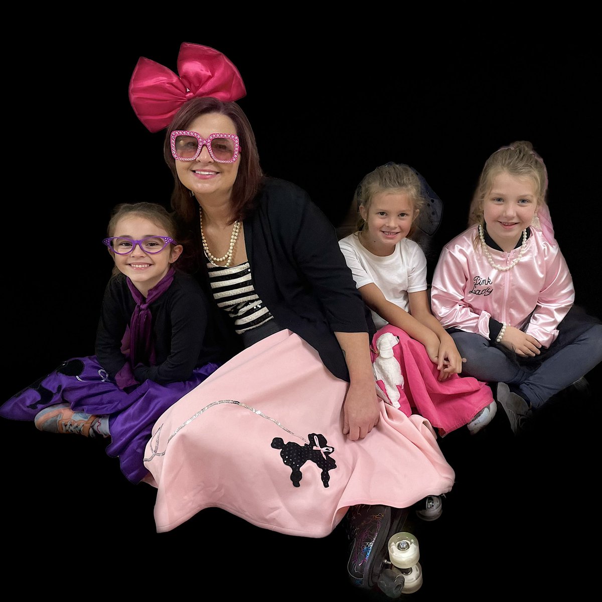 MsCargillHES's tweet photo. The Poodle club! 💜🩷🩷🩷#50thdayofschool https://t.co/0SYjiH9Zce