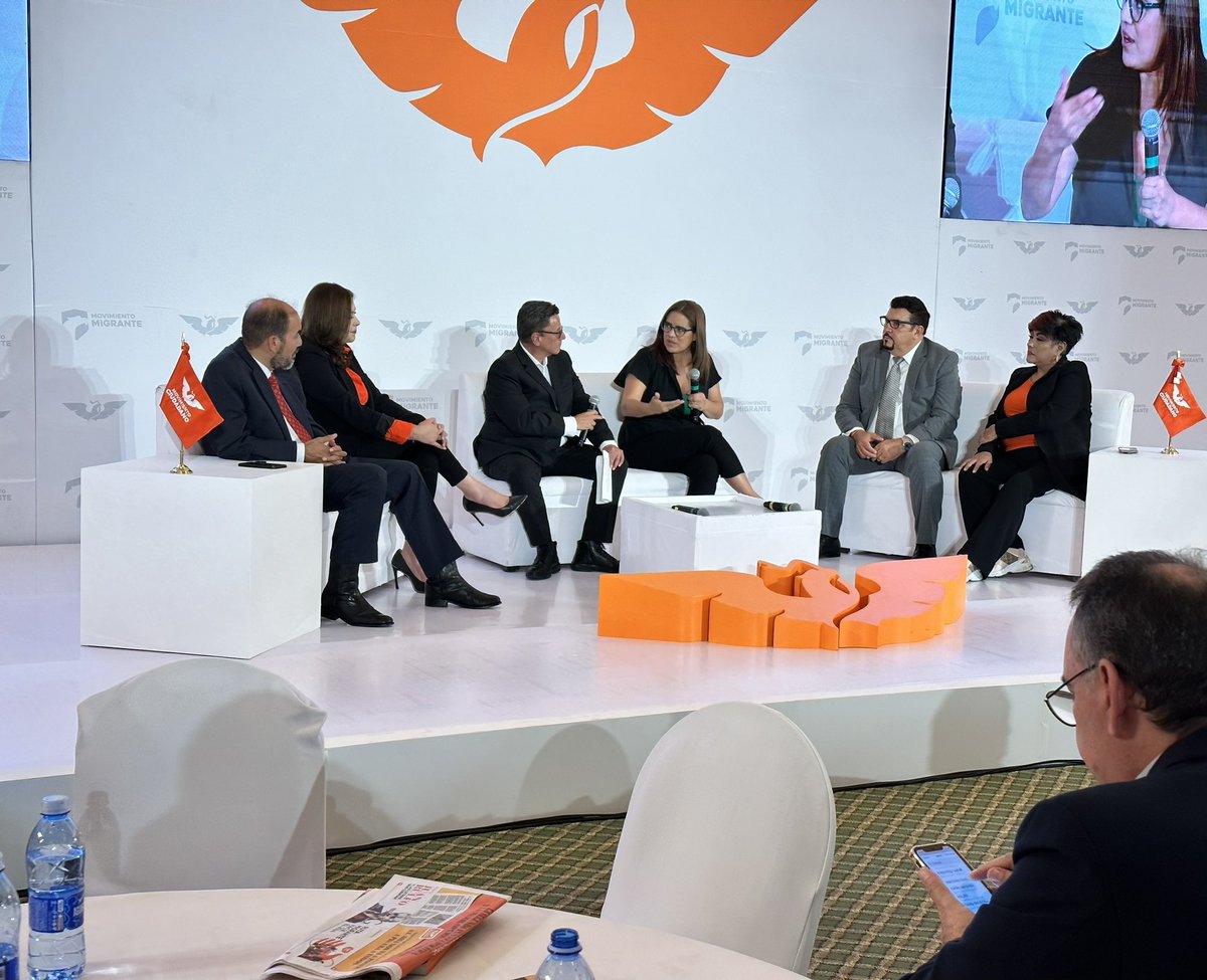 pabloa_gomez's tweet photo. #MovimientoMigrante es un espacio de diálogo e integración, organizado por la Comisión del Mexicano Migrante, en la que se abordan los principales retos de la futura #AgendaBinacional @MovCiudadanoMX @MovCiudadanoHgo https://t.co/kYkem42Chf