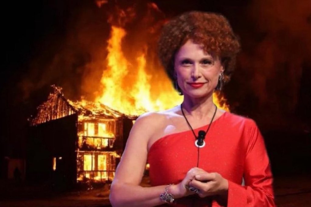 Simonalabianchi's tweet photo. E anche nella prossima puntata la grandissima Beatrice Leuzzi sarà la preferita #GrandeFratello #gfvip https://t.co/GcutNhBrgh