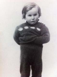 AuschwitzMuseum's tweet photo. 20 October 1939 | A French Jewish boy, Albert Klochendler, was born in Paris.

In August 1942 he was deported to #Auschwitz and murdered in a gas chamber after the selection. https://t.co/yjfD8aUDrZ