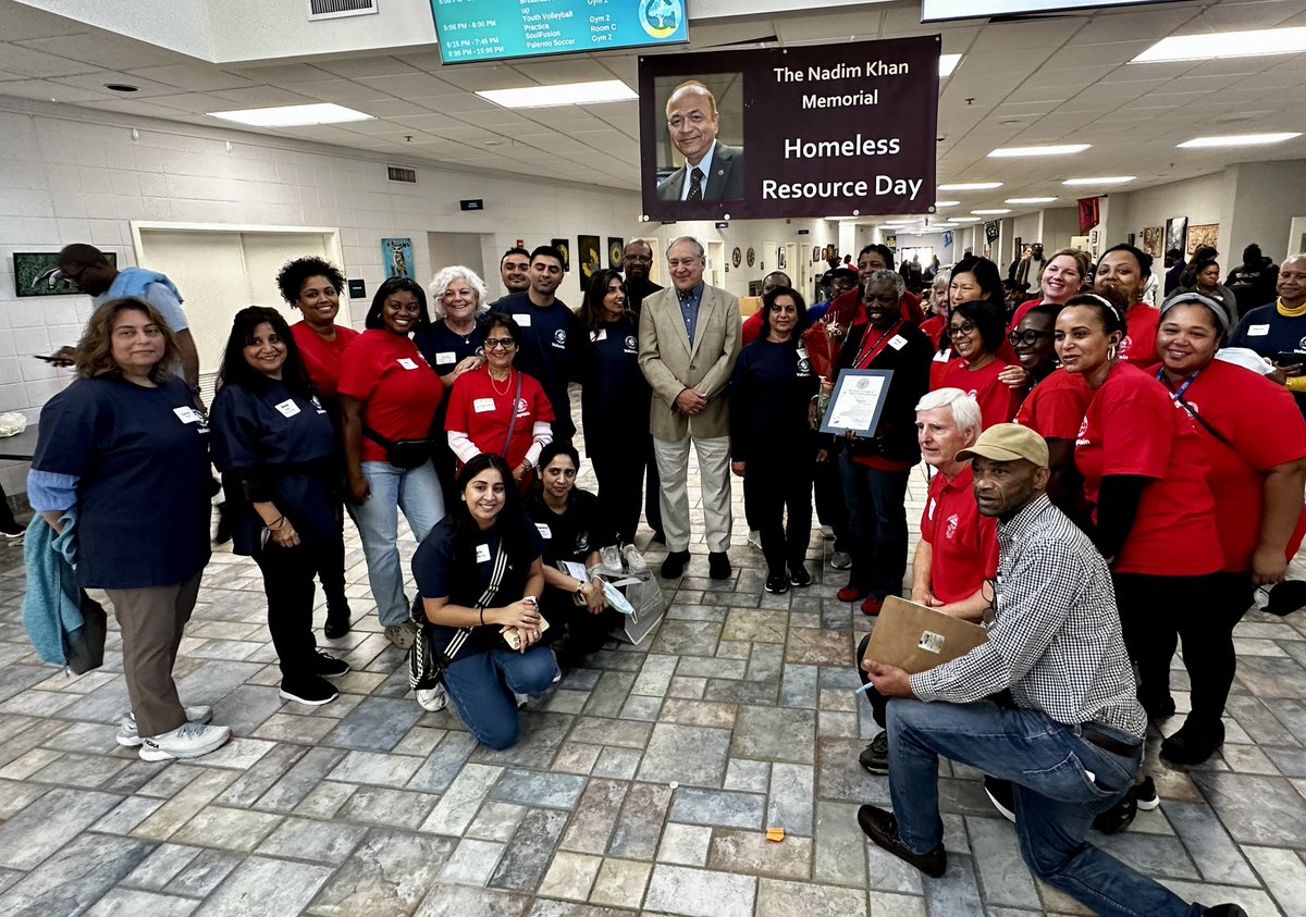 MontCoExec's tweet photo. Deeply grateful to @MoCoDHHS, 60+ agencies and sponsors like the State of MD, @GburgMD and many more for a successful Homeless Resource Day, a 1-day, 1-stop opportunity for individuals experiencing homelessness to access services building on Nadim A. Khan's legacy. https://t.co/aehkMnPT5P