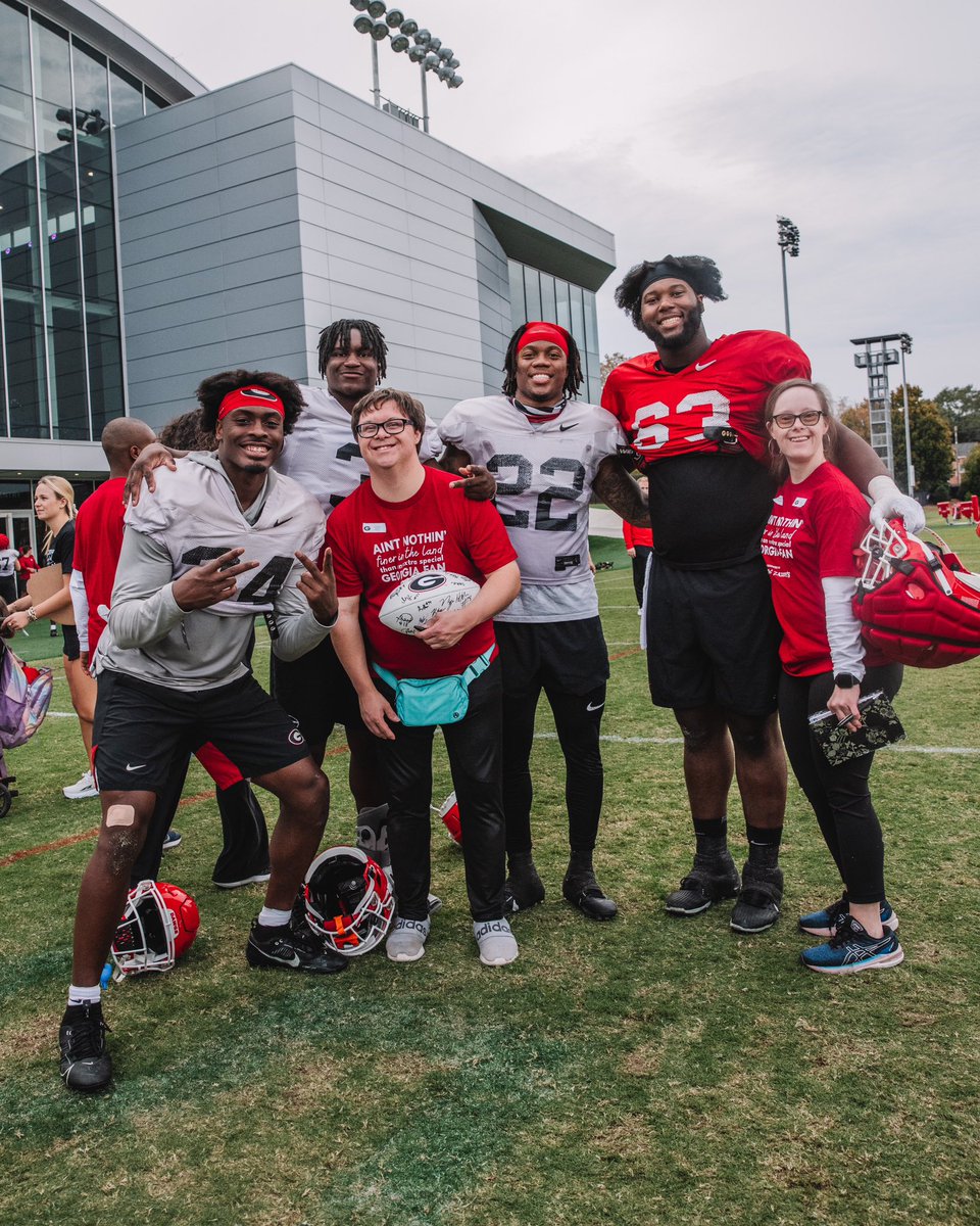 GeorgiaFootball's tweet photo. Had some visitors today ❤️
#GoDawgs | @ESP_Inc https://t.co/3iAbz3LsG7