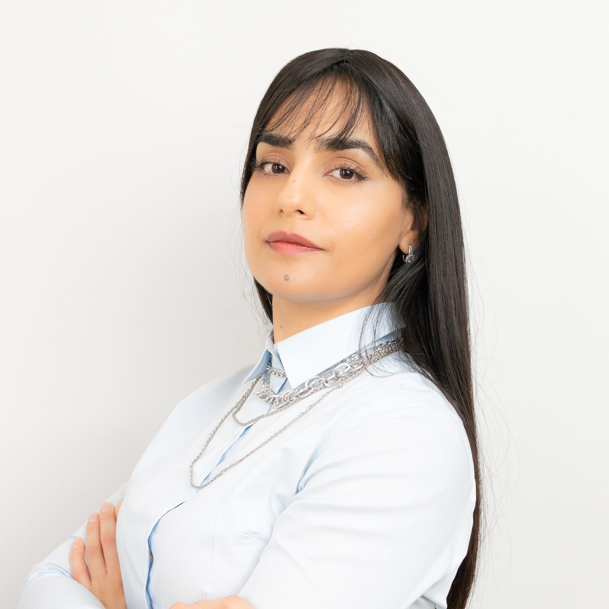brennowylde's tweet photo. Na era de se sentir pior nas redes, há como sentir o contrário disso. Já viu como? 
É com o retrato corporativo. Não se tem mais só o espelho pra saber se tá bem apresentada, agora temos a foto de perfil! 
E daí tá o pulo do gato... https://t.co/6wU51Zd7WE