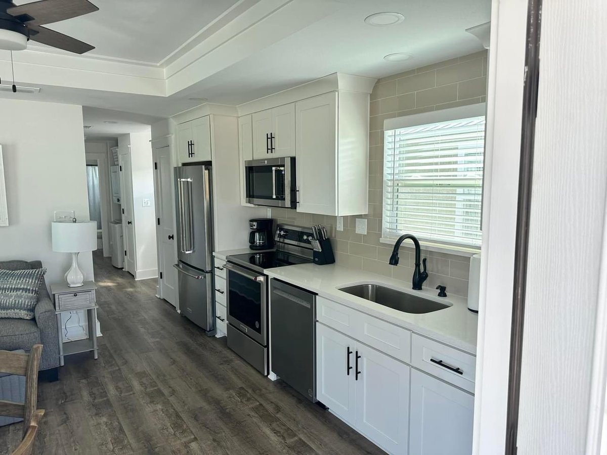 BradDoll's tweet photo. I love it when developers and entrepreneurs get visions of what they can accomplish leveraging Graceland Portable Buildings quality, affordability, and portability across entire tiny communities! https://t.co/QR1RJwOvTp 

#RealEstate #housing  #AffordableHousing #TinyHomes https://t.co/U9msW5F9Vs