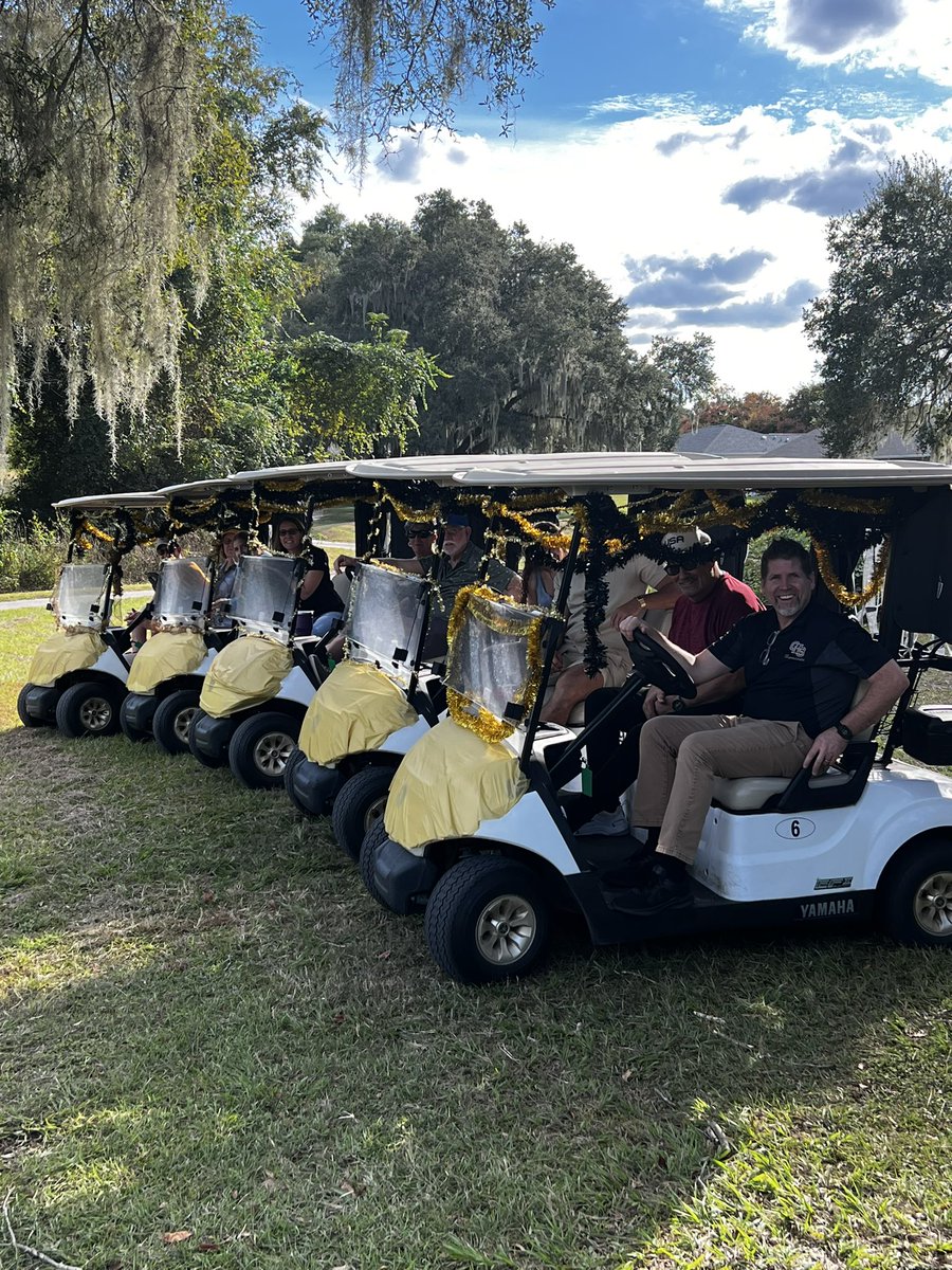 A wonderful evening watching our Hurricane golf team competing against South Sumter - and won!   Also celebrating our Seniors - they’re going to do GREAT things in this world!  Go Canes!  🖤💛 #OneHurricane #SeniorNight <a href="/CHSCanes/">Citrus High School, Inverness, FL 🌀🌀🌀</a> <a href="/Citrus_Canes/">Citrus Athletics</a>