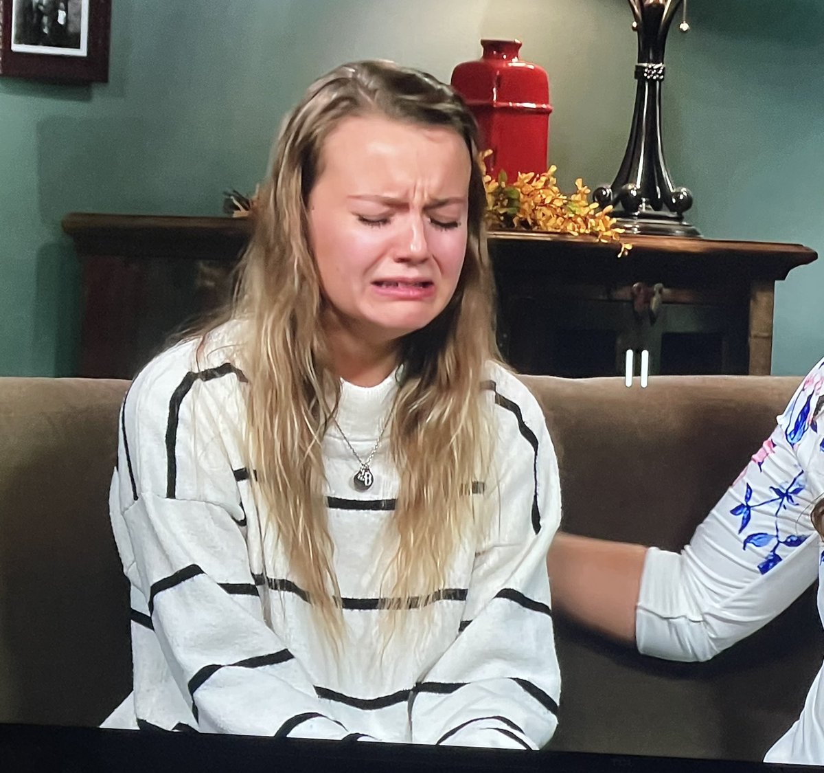 kimibizzle's tweet photo. Like mother like daughter. Eyebrows is over there raising victims.#quitcrying #sisterwives https://t.co/cWTvsMBU9c
