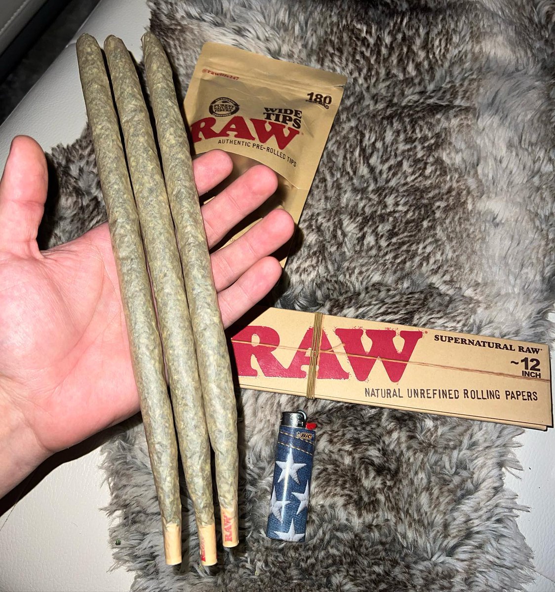 Raw boyz for life 😎  
#exotics #lover #strains #daily #women #models #hype #hypestrains #indoorplants #indoorgarden #club  #stoned #love #nature #myacgrow #angrown #roots #greatwhiteroots #growyourown #plantcommunity