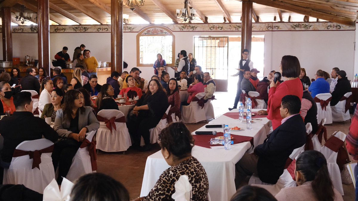 AntaresVazAla's tweet photo. Hoy tuvimos la oportunidad de estar en un desayuno con ciudadanas y ciudadanos de Celaya, Guanajuato.
¡Seguimos promoviendo la transformación!
#GtoSeTransforma #CelayaSeTransforma #MORENA #CuartaTransformación #AntaresVázquez #Celaya #Guanajuato https://t.co/W9As3dUcRQ