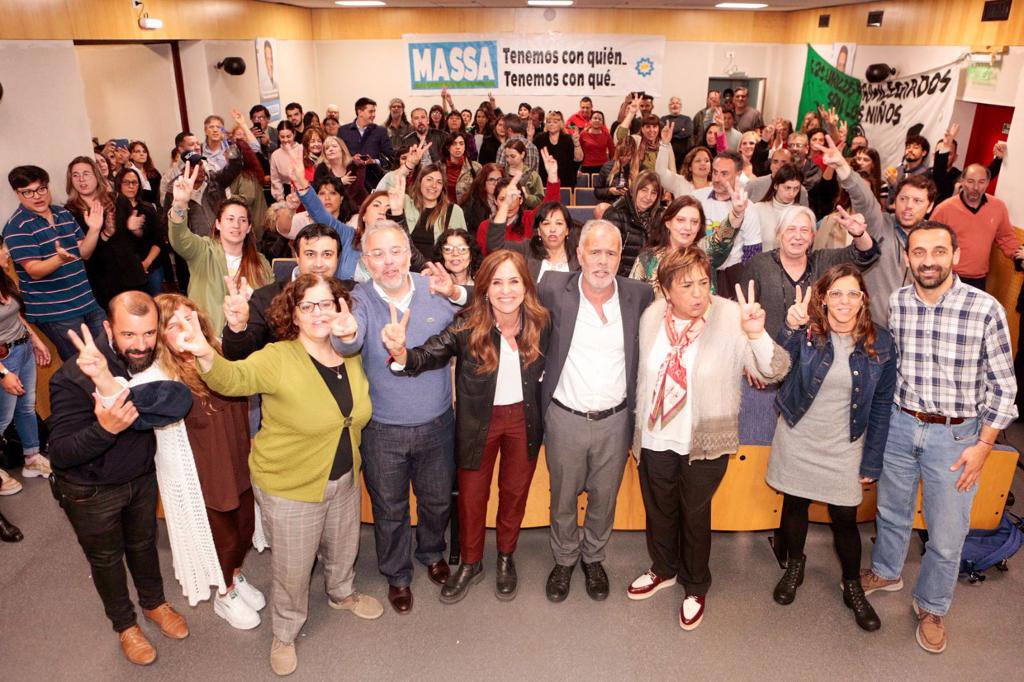 vtolosapaz's tweet photo. Con trabajadores y trabajadoras de la #SENAF, sabemos que lo que se pone en riesgo en estas elecciones, es la posibilidad de seguir implementando las políticas de primera infancia y de seguir ratificando la presencia del Estado en cada rincón del país.

Cada vez que recorremos la Argentina con @lernergabriel, vemos cómo nuestras decisiones impactan de manera positiva y eso nos llena de orgullo. 

Con @SergioMassa vamos a seguir profundizando todo el trabajo que hacemos, poniendo siempre en el centro a los niños de nuestra Patria.