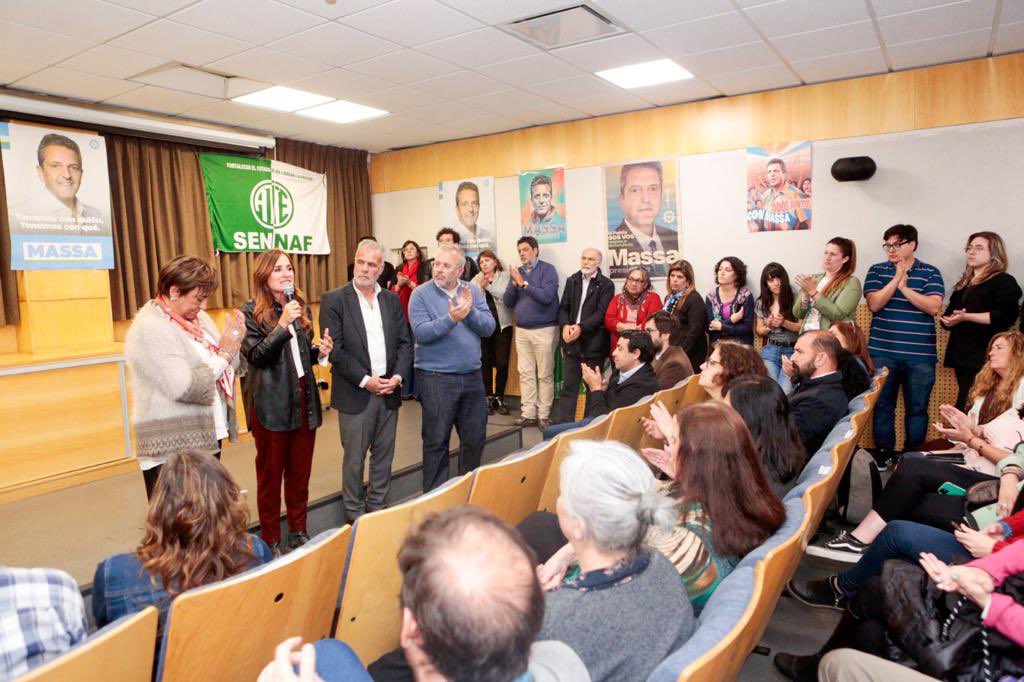 vtolosapaz's tweet photo. Con trabajadores y trabajadoras de la #SENAF, sabemos que lo que se pone en riesgo en estas elecciones, es la posibilidad de seguir implementando las políticas de primera infancia y de seguir ratificando la presencia del Estado en cada rincón del país.

Cada vez que recorremos la Argentina con @lernergabriel, vemos cómo nuestras decisiones impactan de manera positiva y eso nos llena de orgullo. 

Con @SergioMassa vamos a seguir profundizando todo el trabajo que hacemos, poniendo siempre en el centro a los niños de nuestra Patria.
