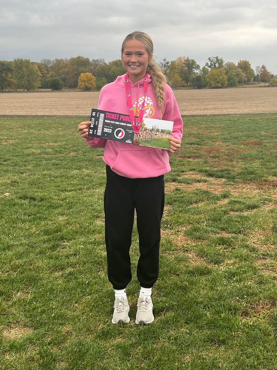 Congrats to Sophomore outfielder Audra Coss for qualifiying for her second state cross country meet!! We are so proud of you Audi 🤘🏼🏃🏼‍♀️💙