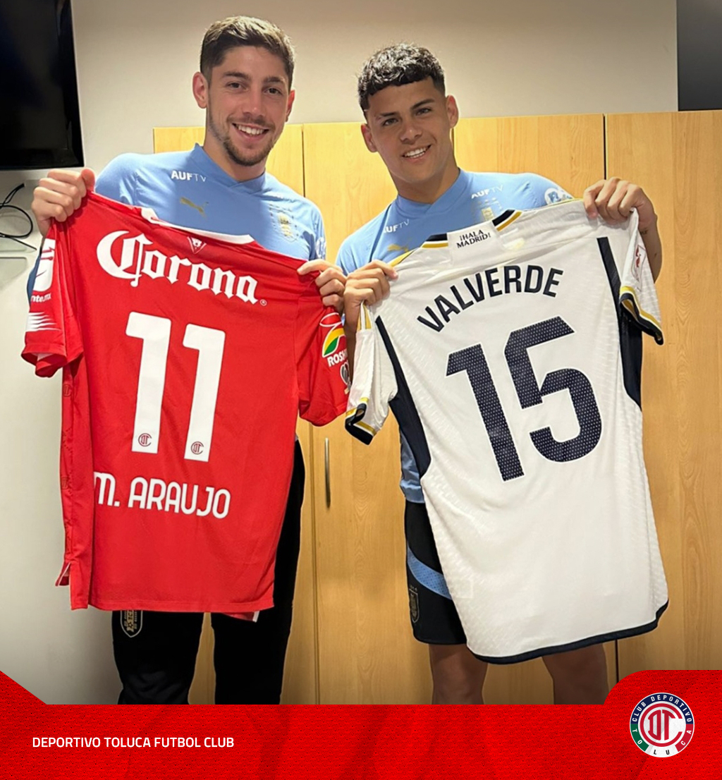TolucaFC's tweet photo. 🇺🇾😎| Detalles especiales

Invitación abierta a nuestra casa, el Estadio Nemesio Diez, a todos tus amigos @MaxiAraujo63 🤝😉 @fedeevalverde. 

#NuestroViaje | #TuMismaSangre