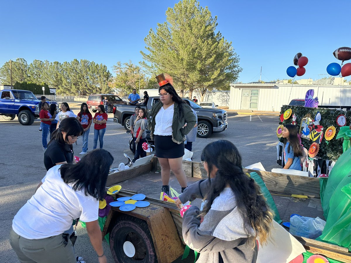 Our @Socorro_Middle cheer, STUCO, drum line are getting ready to cheer our Bulldogs in the Homecoming parade. #WinTheDay #TeamSISD