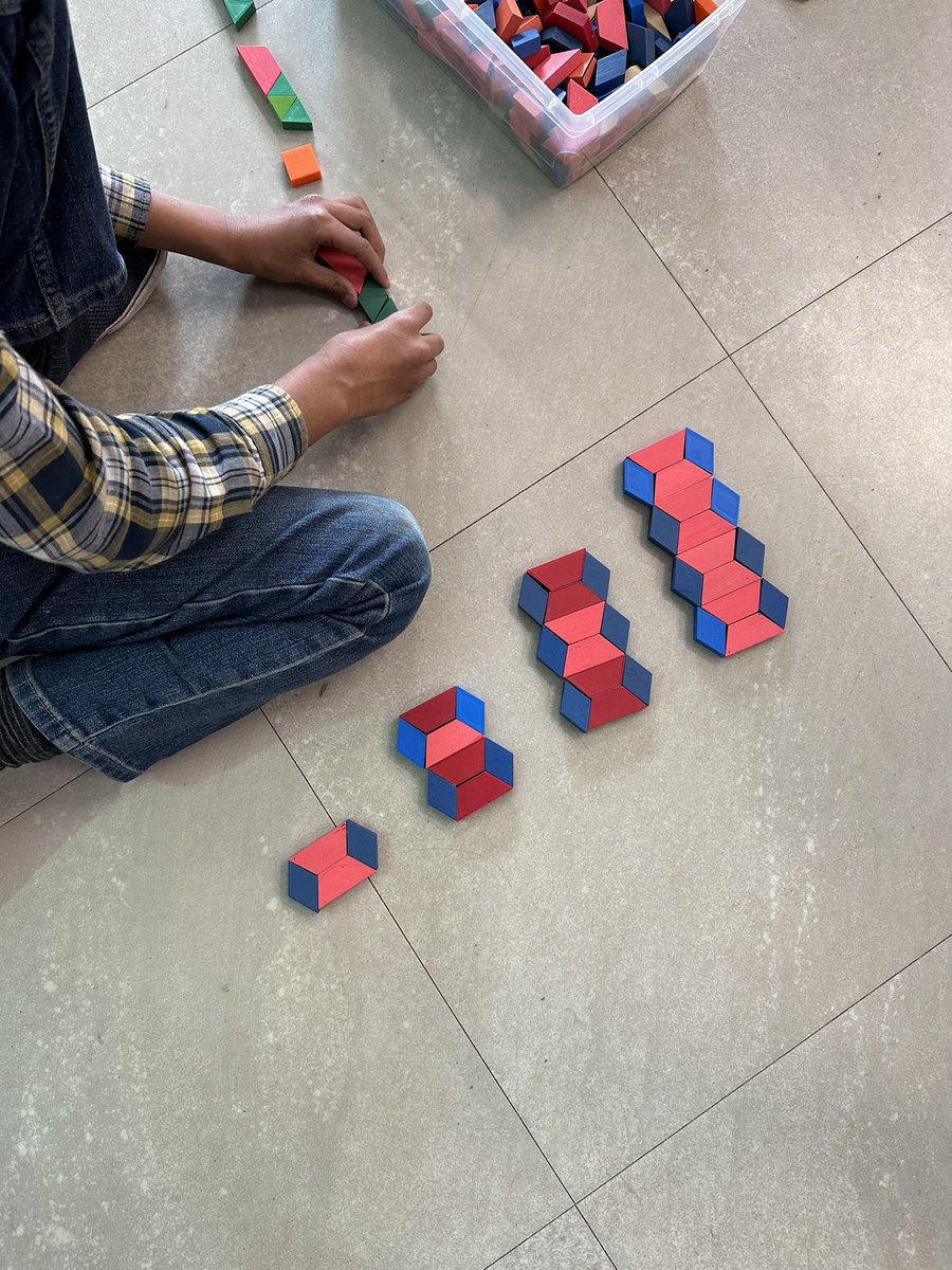 MsDellUnto's tweet photo. Yesterday we started learning about growing patterns. Today we explored math tools to make some of our own! @DesmondHDSB @HDSBMath https://t.co/EnrGFONXAd