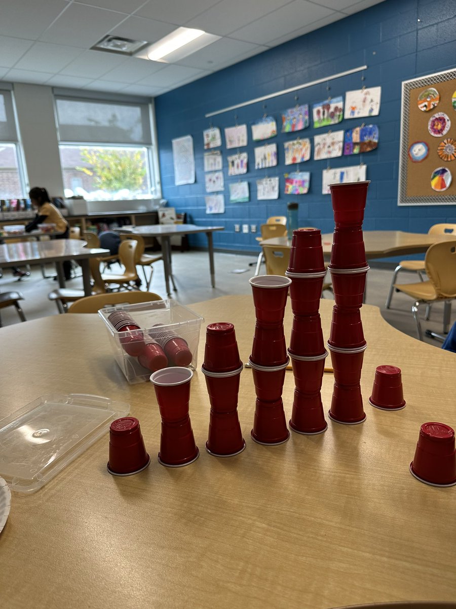 Yesterday we started learning about growing patterns. Today we explored math tools to make some of our own! <a href="/DesmondHDSB/">Viola Desmond Public School</a> <a href="/HDSBMath/">HDSB Math</a>