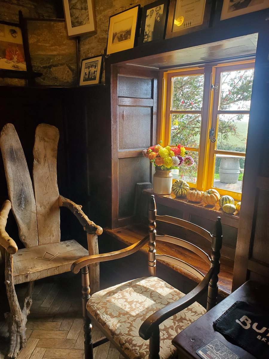 carolkennison's tweet image. Coastal walk to Winspit today followed by lunch at a favourite pub, the fantastic Square and Compass, Worth Matravers #favouritepubs