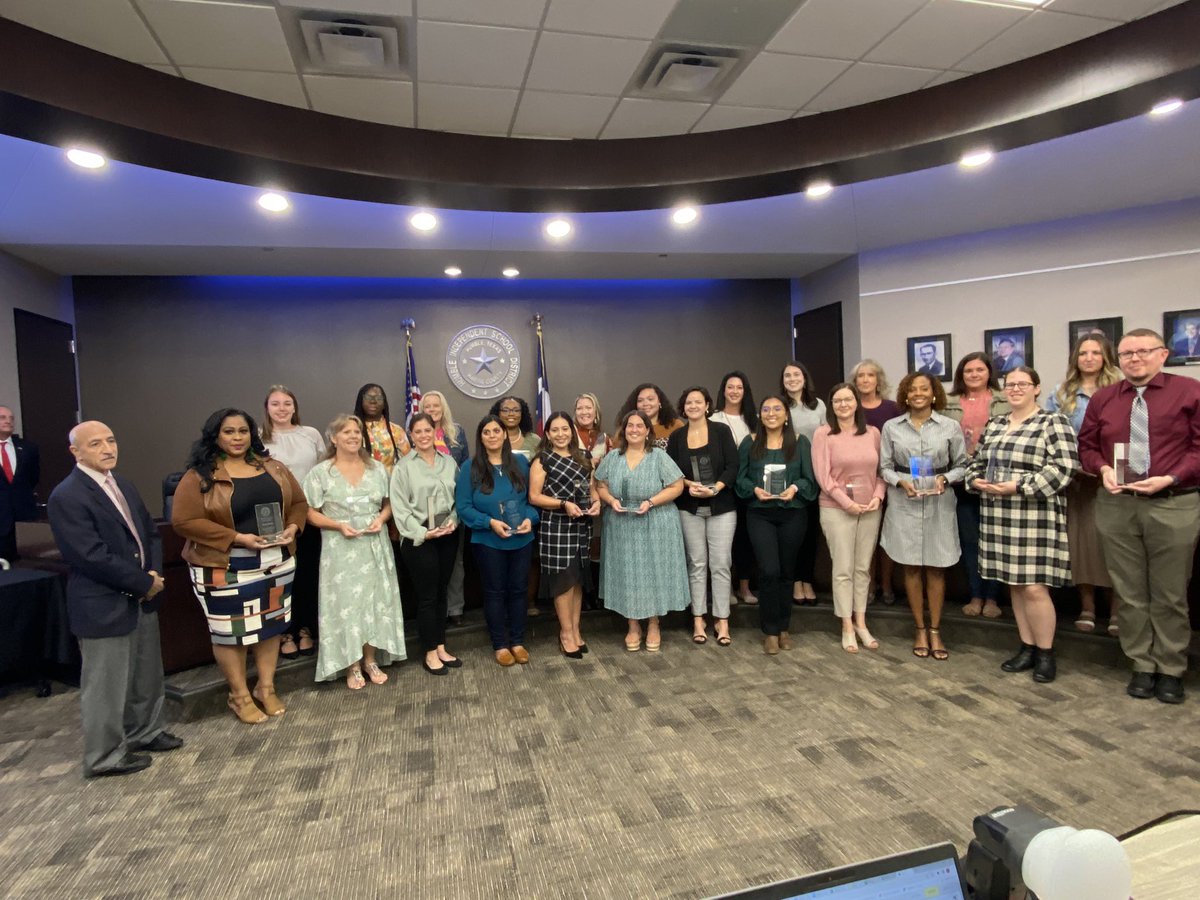 MsRoss_LSE's tweet photo. I still count it a blessing to be honored along these amazing teachers for Teacher of the Year. So grateful that even with this job being so challenging, I'm doing something right. https://t.co/sLoEmLUcSZ