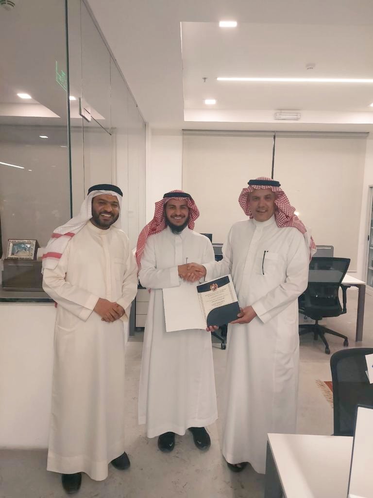 faris_albugami's tweet photo. سُعدت بإتمام احد البرامج التدريبية في المركز السعودي للحوكمة @govacademy_ 
تقديم الدكتور صادق العبدالوهاب 

نجاحات وبرامج رائعة بقيادتكم ابو سعود  @naser_s_alsahli https://t.co/kVhEx1WhDb