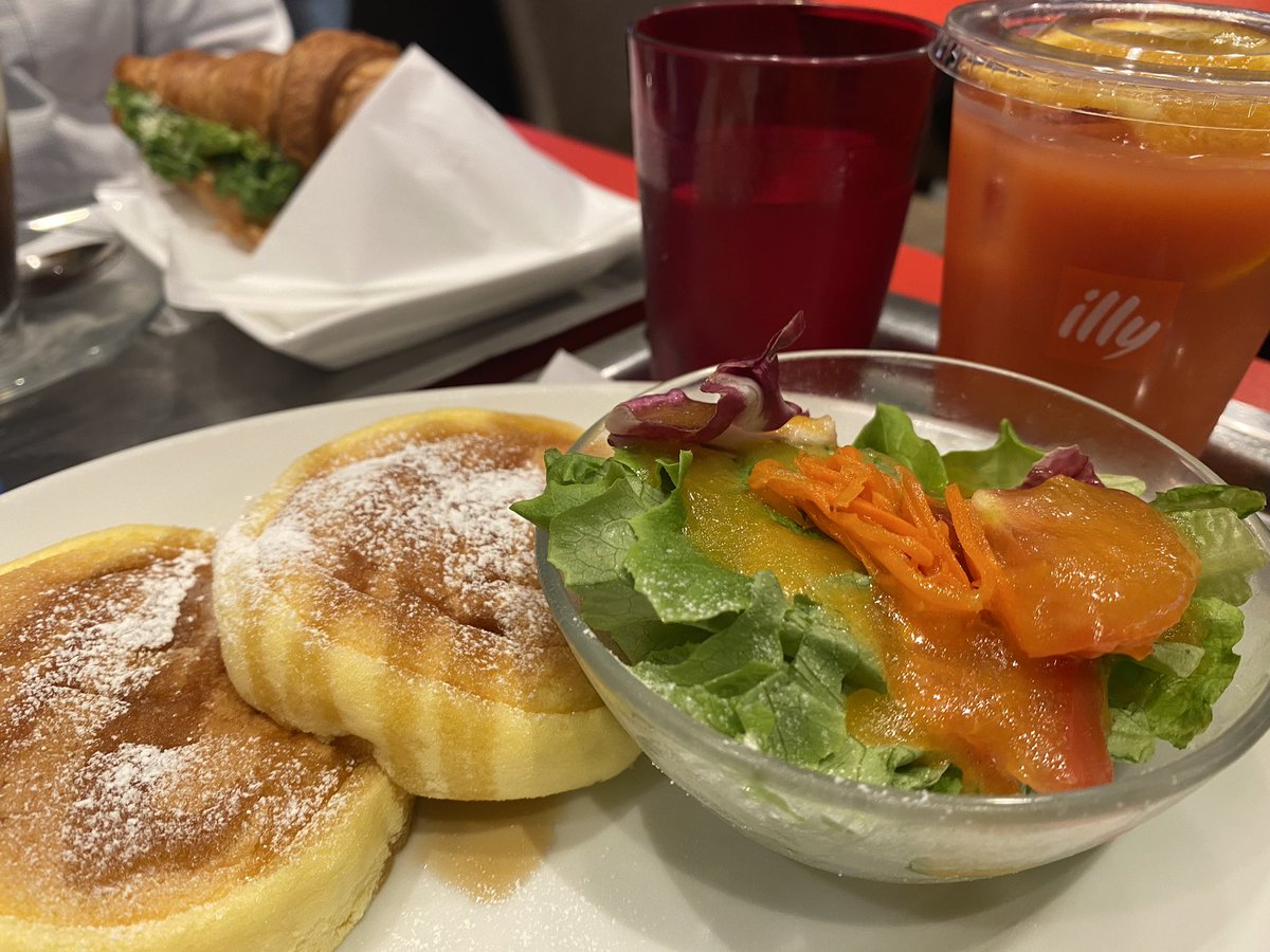 ouo_fil's tweet photo. 福岡モーニング🥞
外は雨です☔️
今日は沖縄へ移動✈️

ご飯の時間になると
ゴソゴソ動いてる
お腹の子
食いしん坊は遺伝だな(o´罒`o)
次の検診では
性別が分かるは��✨️
どっちでも嬉しいから
楽しみだなー

 #新婚旅行中 https://t.co/DCaidnfskn