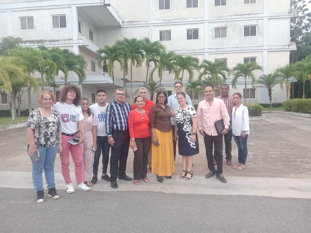Intercambia Maridé Fernández, Primera Secretaria del Partido en Cienfuegos con directivos y estudiantes de #MiCasaUCf sobre el desarrollo de la ciencia en función de la producción de alimentos en beneficio de la comunidad.
PorUnMejorPaís
UniversidadCubana
