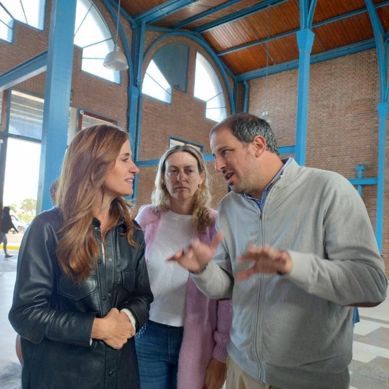 TruccoIgnacio's tweet photo. Este es el camino que vamos a defender el próximo domingo, el de un Estado en movimiento que lleva la #salud y el desarrollo por todo el territorio nacional, que abraza a cada argentino y argentina que lo necesita.

#TenemosConQuién 
#MassaPresidente https://t.co/rF6O4Jf9jU