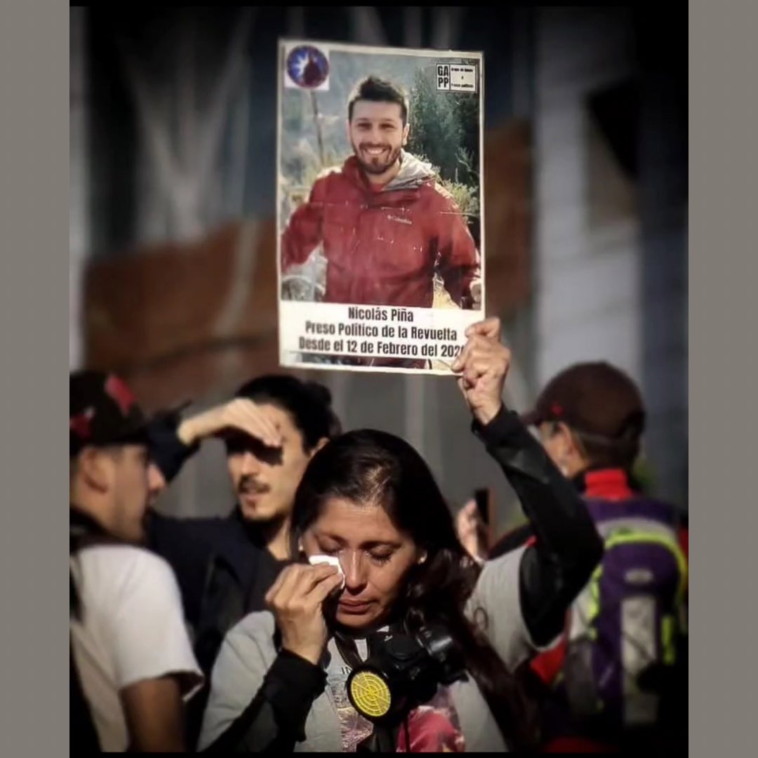 Rebelde_1312's tweet photo. El Nico es entero inocente... #LibertadParaNicolasPiña #NicolasPiñaALaKalle #AbsoluciónNicoPiña #EnChileHayPresosPoliticos #ChileViolaLosDDHH #BoricDictador #LibertadALxsPresxsPoliticxs https://t.co/nj23Edc8aL