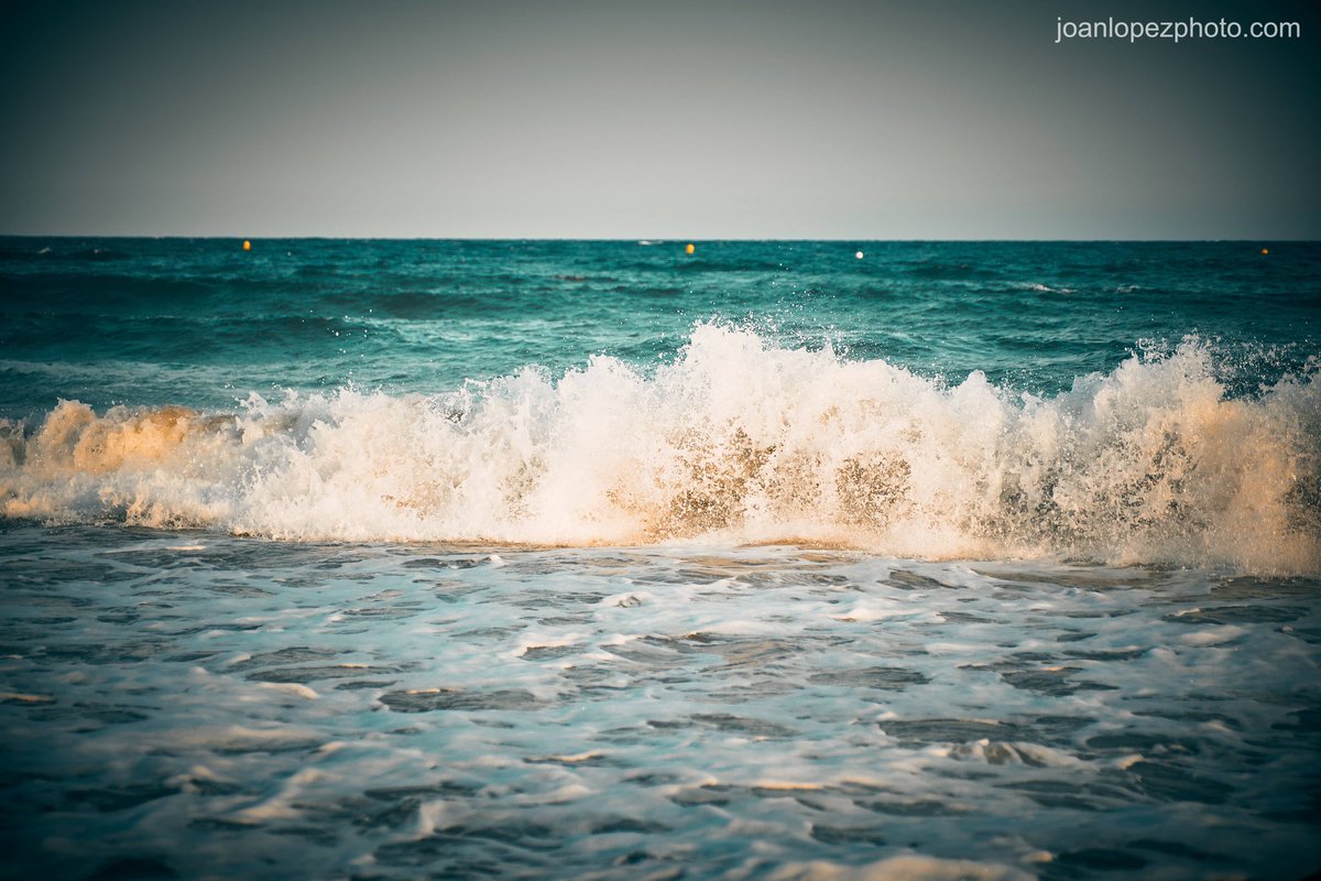 Fury of #nature

📸 Fujifilm X-T4

📷 Fujinon XF 16-55mm F2.8 R LM WR

#altafulla #beach #sea #seascape #seaside #seawaves #waves #shoreline #seashore #mediterranean #mediterraneansea #landscape #landscapephotography #horizon #sky #buoys #foam #seafury #sealovers #sealove…