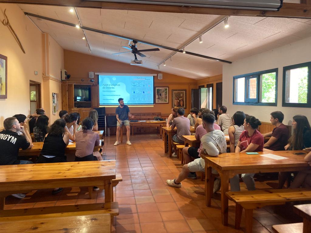 SCImmunologia's tweet photo. 👉 Els joves immunòlegs de la @SCImmunologia van organitzar el passat mes de setembre el "II Retreat Naive Immunologists".

📅 Es va celebrar a @RigolCan (Begues).

⭐️ Va ser un èxit!!

📷 Aquí teniu un petit recull en imatges i l'enllaç a un vídeo-resum:
https://t.co/8VyzHeNWua https://t.co/HhU3mb3qtx