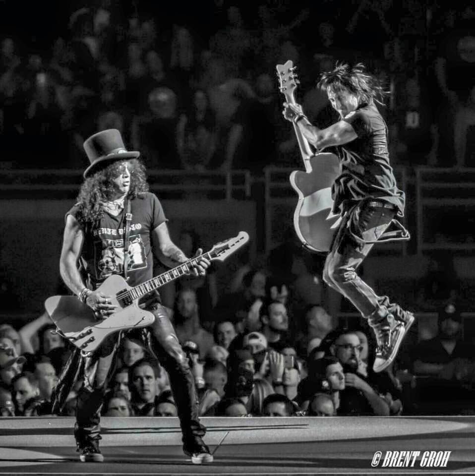 Jump @richardfortus @Slash #gunsnroses #rocknroll #GoodnightEveryone 🤘