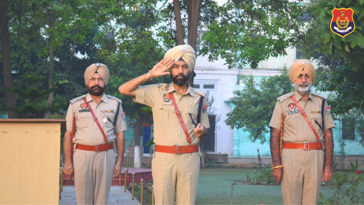 FaridkotPolice's tweet photo. 🛡 In order to maintain #discipline 👮‍♂️ and physical 💪 #fitness in the police personnel, a General parade of police officials was conducted at Police Lines, Faridkot.
#generalprade #faridkot #Police https://t.co/mYmOW4ihJL