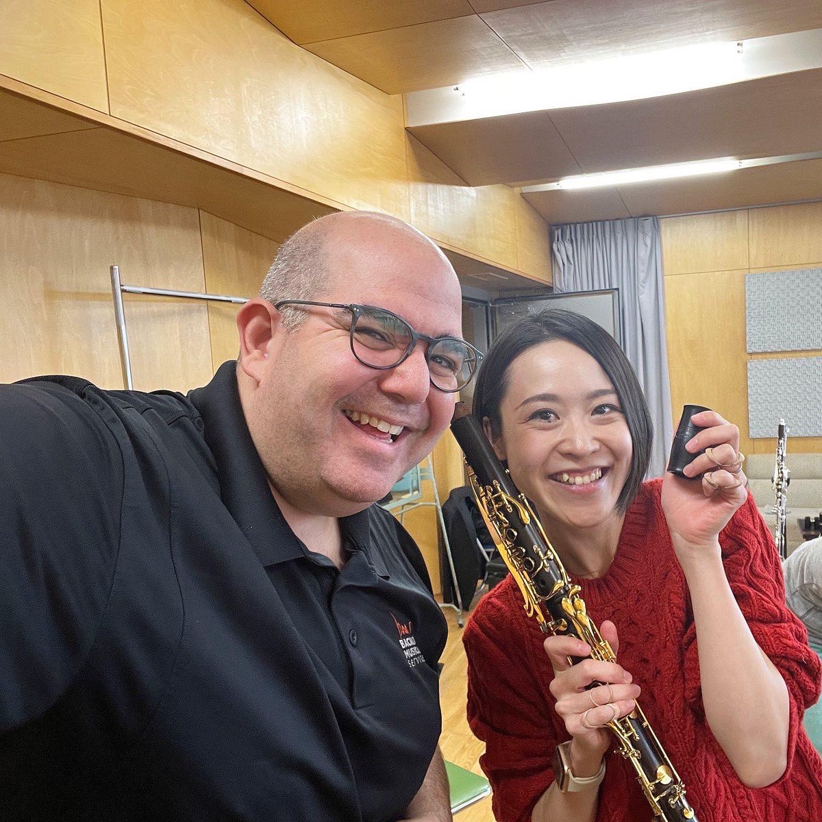 arakikana_cla's tweet photo. 楽しかった〜😍‼︎
with Joel Jaffe @backunmusical
I tried many models of instruments and accessories, as well as a NEW Bass clarinet.✨
Thank you so much for the wonderful time.
#backun #backunartist #clalinet #clarinetplayer https://t.co/t9JAAQBtXH