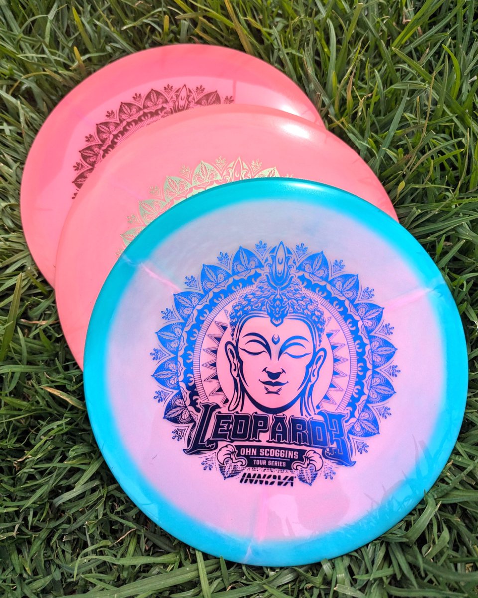 FlyingDiscStore's tweet image. Part 2 of the Innova Tour Series drop hitting the shelves today! This first drop includes Ohn Scoggins' stunning Glow Halo Star Leopard3s, the funky must-have Garrett Gurthie Champion Glow Sonics and Nathan Queen's Glow Star Wraith. Very limited stock available, so get in fast!