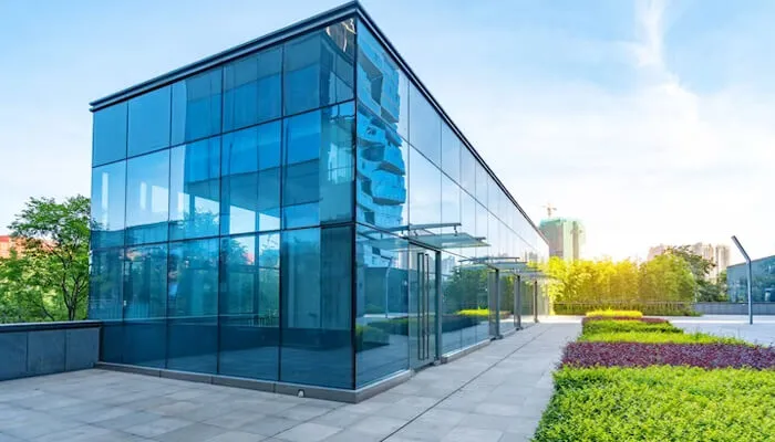 What Are The Benefits Of Glass Walls In Architectural Design?

#GlassWalls #architecturaldesign #NaturalLight #Transparency #OpenSpaces #aesthetic #sustainable #ecofriendly #UrbanLiving #interiordesign @Gharpedia @archi_tradition @ArchDaily 
tycoonstory.com/what-are-the-b…