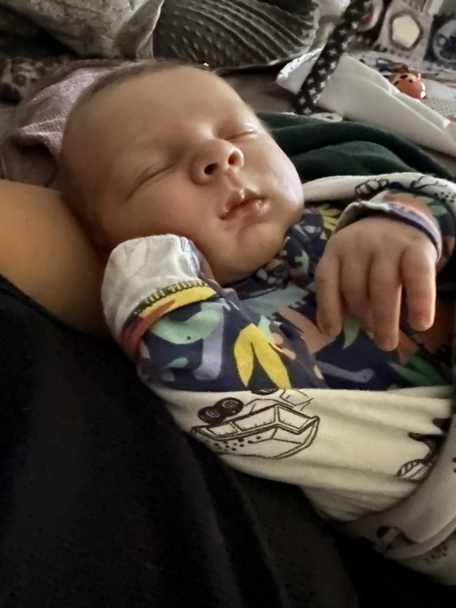 ACJoness_'s tweet photo. These sweet snuggles are what I live for now. 🥹💙🫶🏼 https://t.co/WHCmyp0QWM