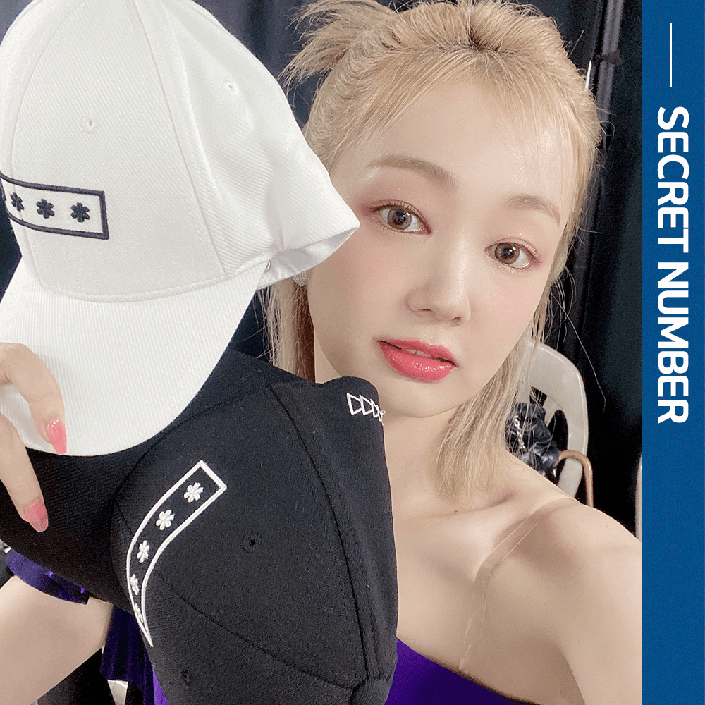 Crepas_io's tweet photo. 2023 하트드림어워즈 스타소장품 경매 이벤트🩵💜🩷

크레파스에서 인기가수들의 소장품&amp;싸인물품이 경매중입니다.

🎀경매품: 시크릿넘버(SECRET NUMBER) 레아-소장 볼캡 2종

https://t.co/fEIEkSJb7q

#SECRET_NUMBER  #시크릿넘버  #LÉA #시크릿넘버레아 #레아 #크레파스 #crepas https://t.co/e949CQYxhf