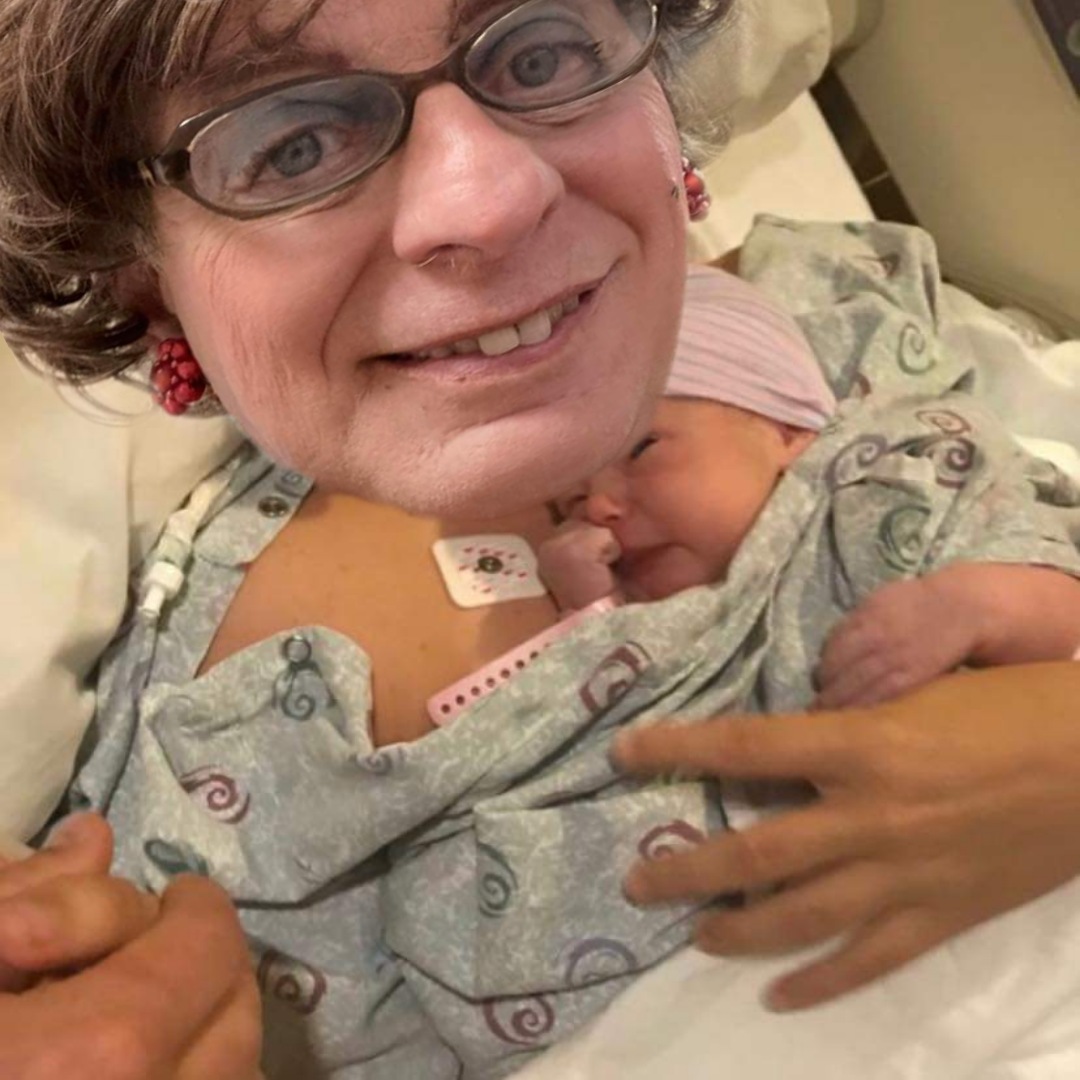 CrystalGSnatch's tweet photo. Photo from Thursday. I can't believe they/them is only 3 days old. https://t.co/yoLTMIGsNf