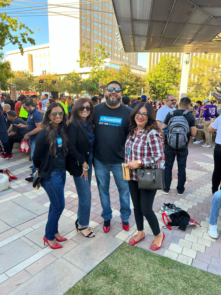 Butler_ES's tweet photo. “Walk a Mile in her Shoes!” Moving movements for a great cause!  Thank you @MRodriguez_BES for representing our campus and doing it in RED SHOES!  @jpb_coyotes_BES Thank you @CarmanNate and @michaelanajera1! #TeamSISD https://t.co/O6qWG1IpWJ