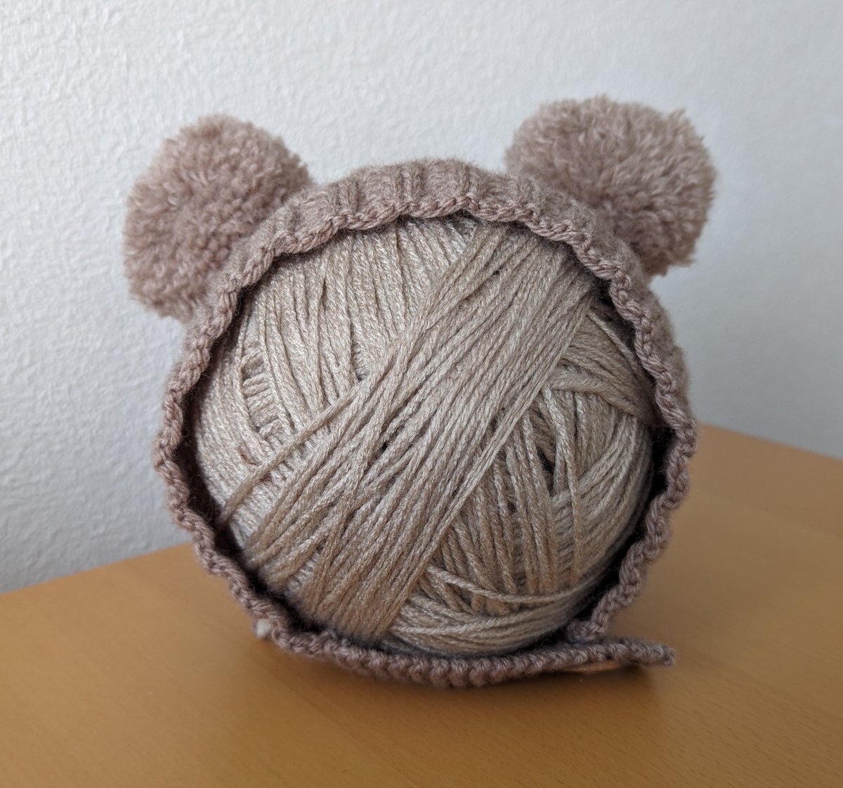 chiiiiknit's tweet photo. 最近編み物する気になれなくて全然ついったも見てなかったけど、お友達がボンネット買いたい！って言ってくれてめっちゃ可愛いのできあがってテンションぶちあがった🫰やっぱ編み物楽しい🥰 https://t.co/vi2CiHXFxe